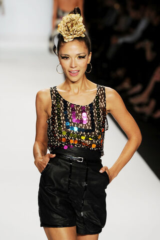 File:Mondo Final Runway 8.jpg
