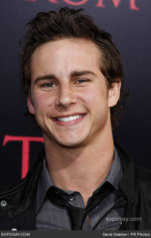 File:Kelly-blatz-prom-night-world-premiere-arrivals-5Hl6SQ.jpg