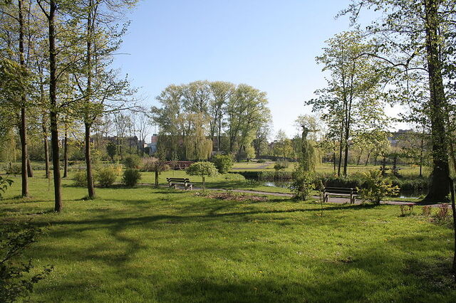 Plik:Park miejski, Mogilno.jpg