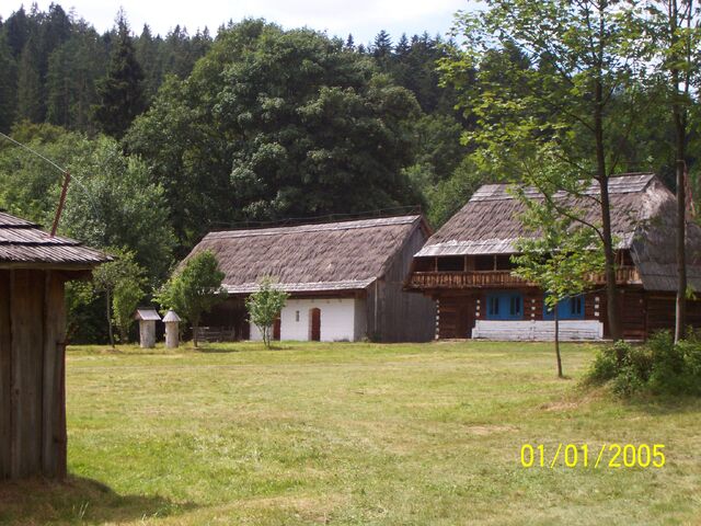 Plik:Skansen Zubrzyca1.jpg