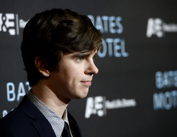 File:Freddie Highmore.jpg