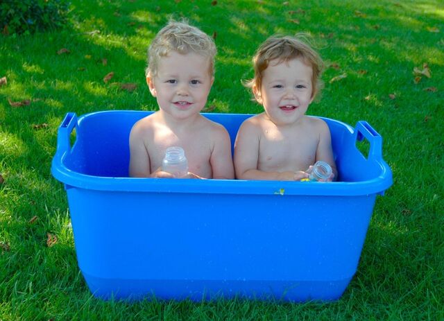 File:TwinBoysInBathtub.jpg