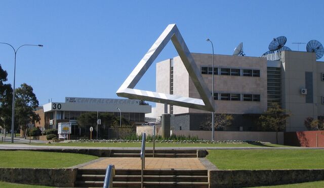 File:ImpossibleTriangleEastPerth edit gobeirne.jpg