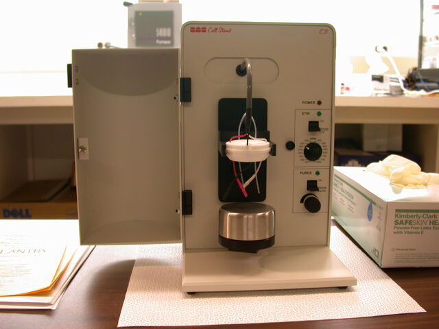 File:BASi epsilon C3 cell stand.jpg