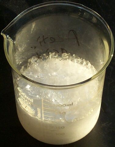 File:AceticAcid012.jpg