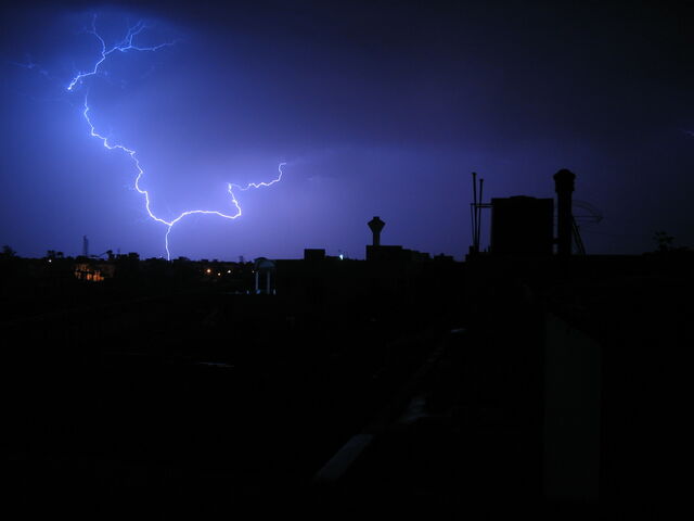 File:Lightning Cloud to Ground.jpg