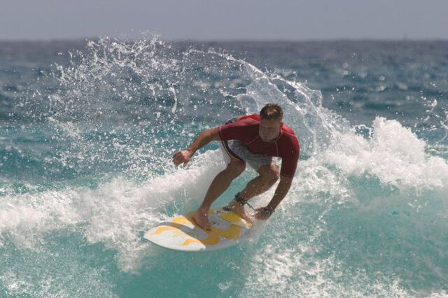 File:Surfing in Hawaii.jpg
