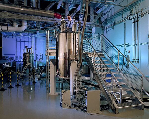 File:Pacific Northwest National Laboratory 800 MHz NMR Spectrometer.jpg