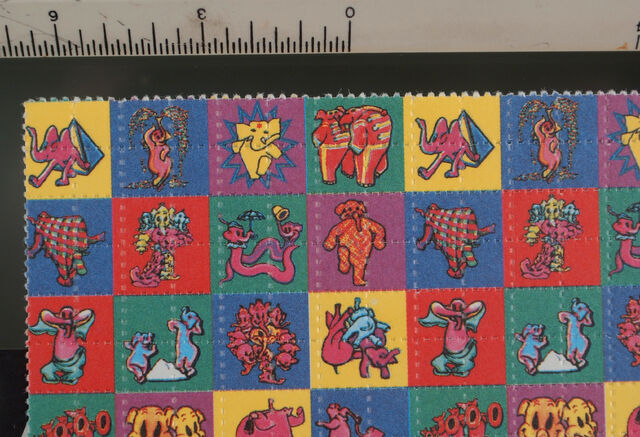 File:Timbres imprégnés de LSD.jpg