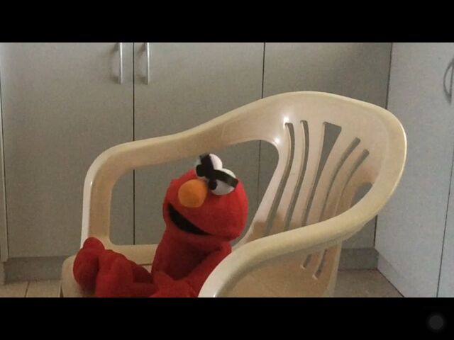 File:Elmo-chair.jpg