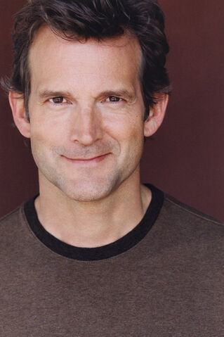 File:Dwier-smile-brown-shirt.jpg