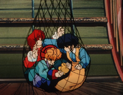 Akane golpeando a Ranma en la red