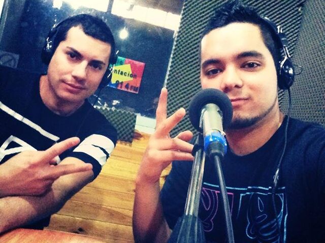 Archivo:Santa RM con Isusko en Entrevista de Radio en Madrid 10-04-2014.jpg