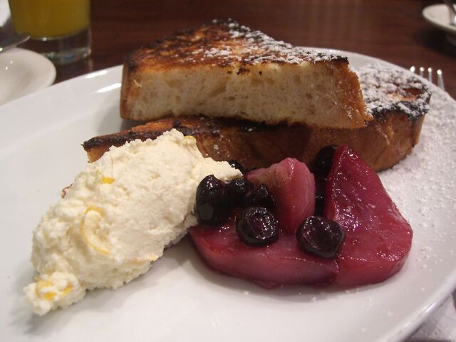 File:French+Toast+with+Ricotta+Cheese+and+Poached+Fruits+-+Squisito-8857.jpg