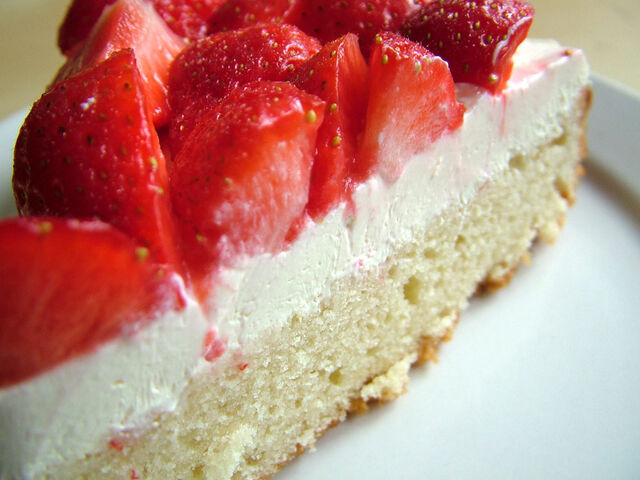 File:Strawberry-sponge-cake-blog.jpg