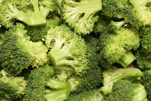 File:800px-Broccoli bunches.jpg
