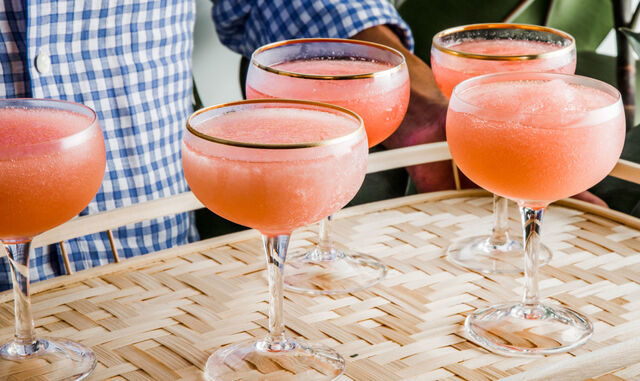 File:Frose-frozen-rose-940x560.jpg