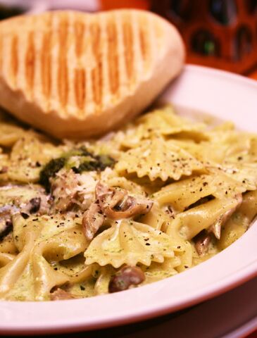 File:Farfalle ala genoves.jpg