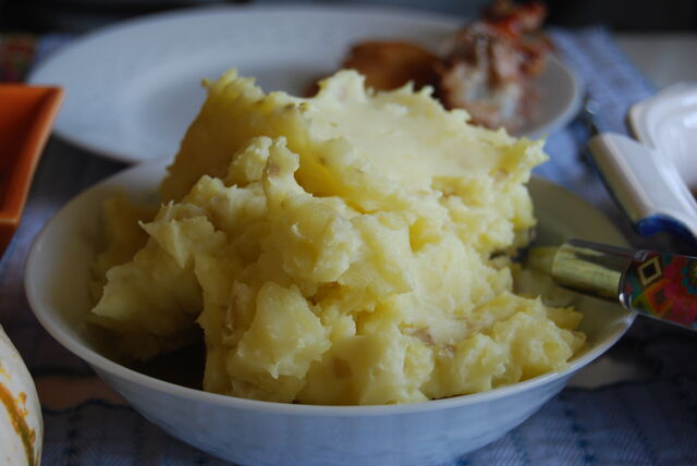 File:Mound+of+mashed+potatoes-8995.jpg