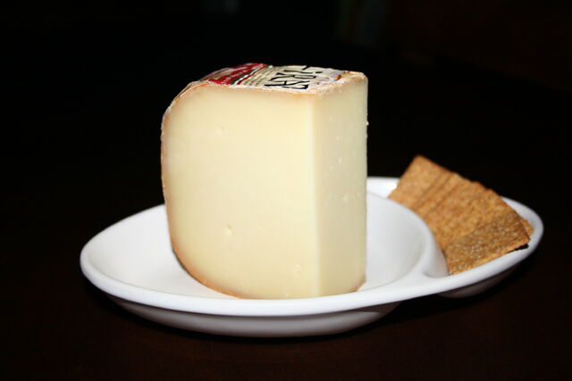 File:Ossau-Iraty.jpg