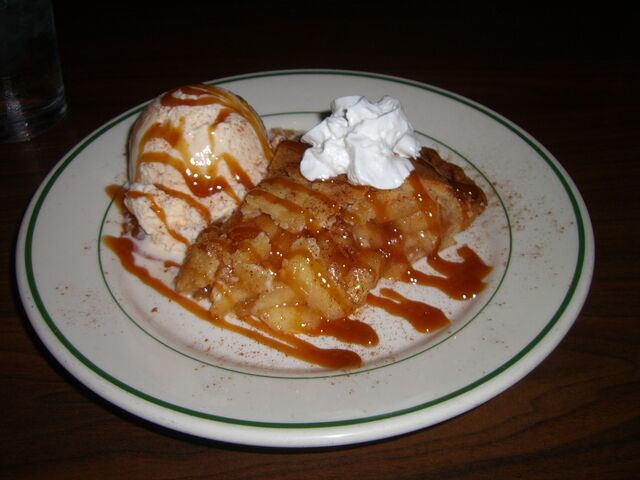 File:Apple+Pie+a+la+Mode+at+Millers+Pub-1384.jpg