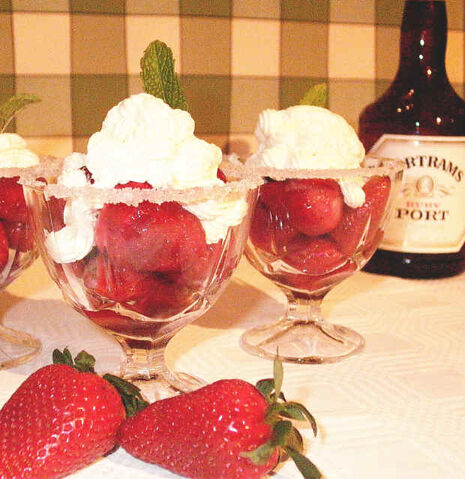 File:StrawberriesRomanoff.jpg