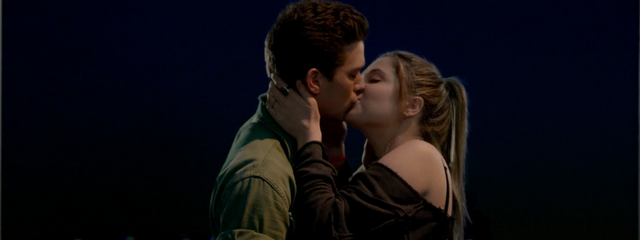 File:Red-Band-Society-season-1-episode-8-Kara-Hunter-kiss.png