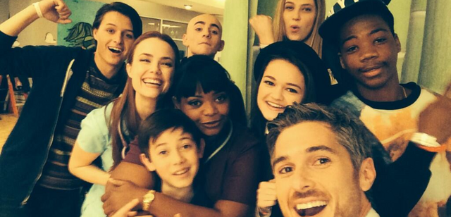 File:Red-Band-Society-cast-selfie.png