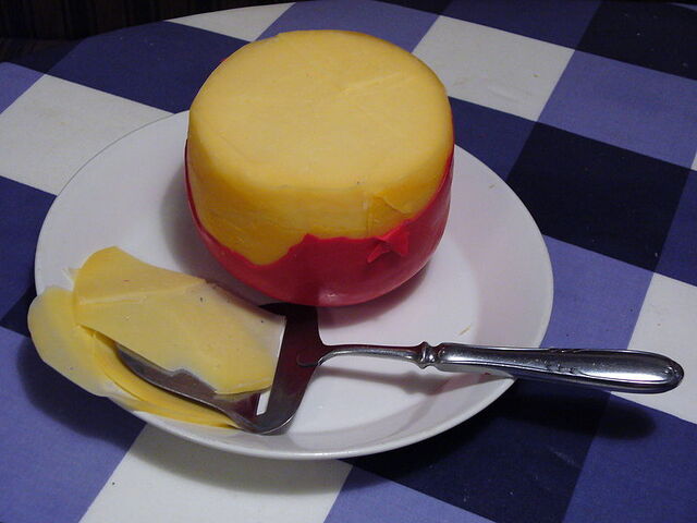 File:800px-SmallEdamCheese.jpg