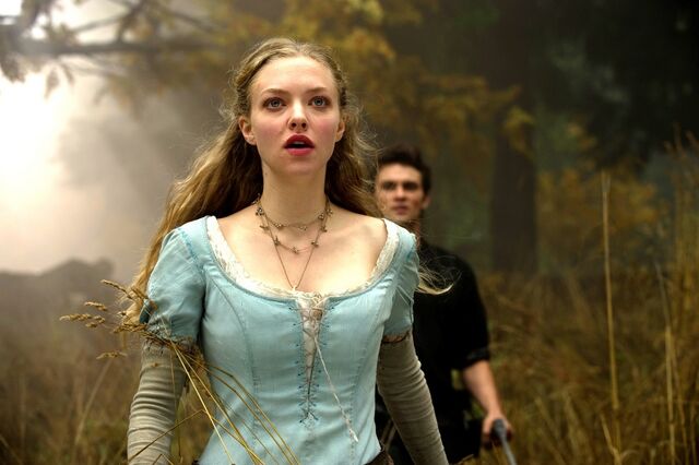 File:Red-riding-hood-movie-image-1.jpg