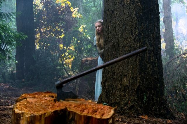File:Red-riding-hood-movie-image-2.jpg