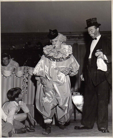 File:FreddieClown.jpg
