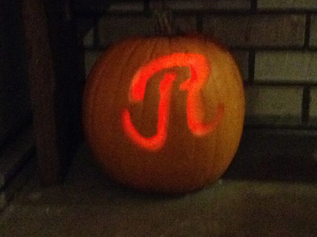 File:Snow'sRedwallPumpkinDesign2015.jpg