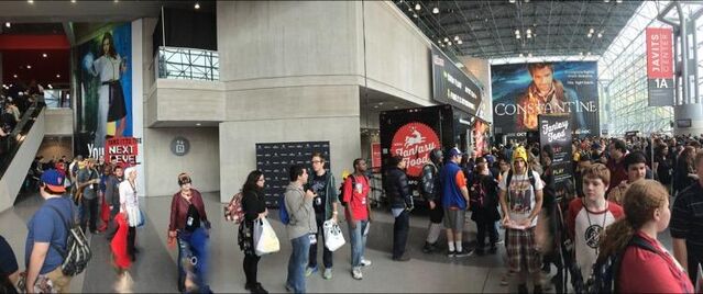 File:Nycc2014-foodtruckline.jpg