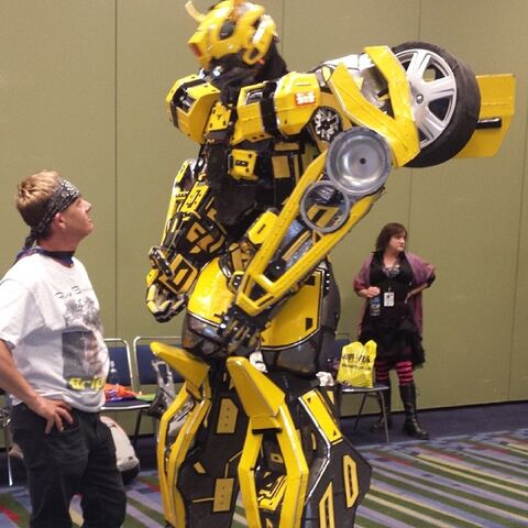 File:C2e22014-bumblebeetransformers.jpg