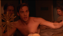 Mon-El olha como Daxam é destruído antes de sua guarda leva-lo para a segurança.png