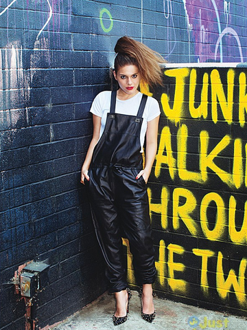 File:Caitlin Stasey VI.png