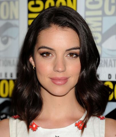 File:Adelaide-Kane--Comic-Con-2014--08-720x853.jpg