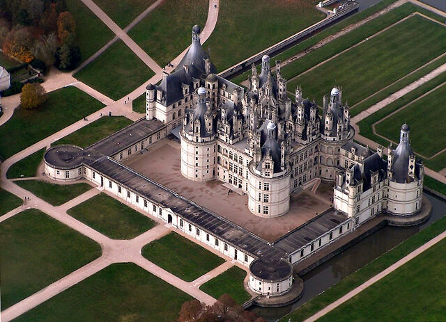 File:ChateauChambordArialView01.jpg