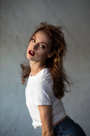 File:Rachelskarsten2016photoshoot5.jpg