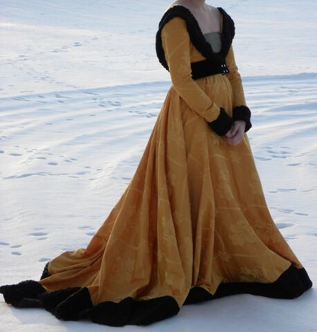 File:Burgundian 15th century dress by Fiskinfluensan.jpg