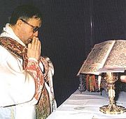 File:Escriva at Mass 1971.jpg