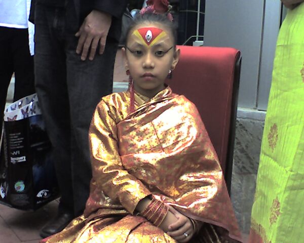 File:Bhaktapur Kumari.jpg