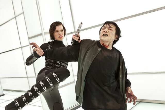 File:Alice fighting zombie image.jpg