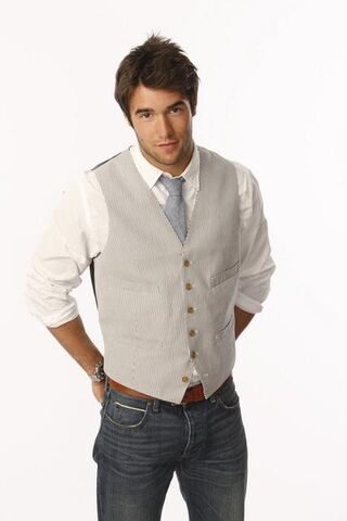 File:Josh Bowman Revenge.jpg