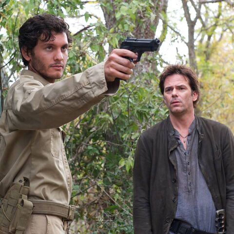 File:Revolution-Season-2-Episode-12-Recap-Captain-Trips-Conner.jpg
