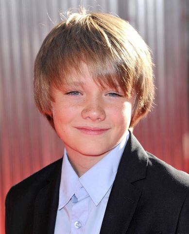 File:Dakota-goyo-premiere-real-steel-01.jpg