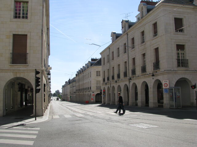 Fichier:Orléans rue Royale.jpg