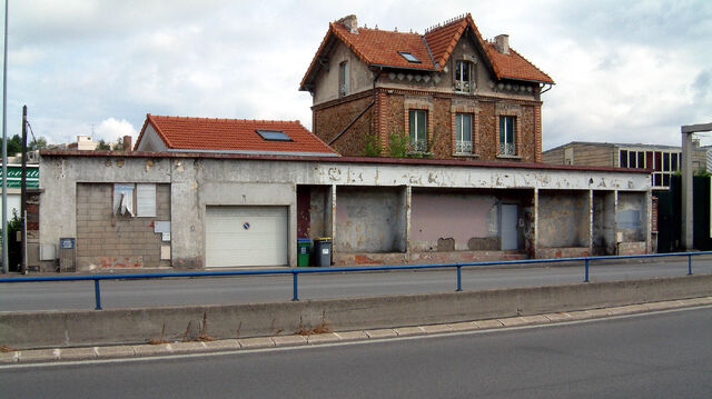 Fichier:Essence 02.jpg
