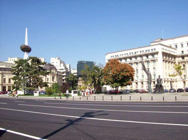 Bestand:Piata Revoluţiei.jpg